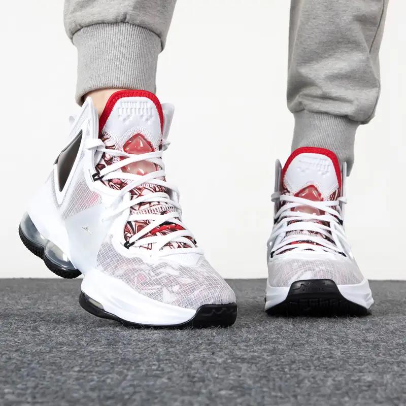 Nike Кроссовки LeBron 19 GS Sketch Kids белые черные университетско-красные DD0418-101