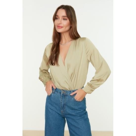 Блузки и рубашки Элегантная атласная блузка в складку с двубортным вырезом на плечах