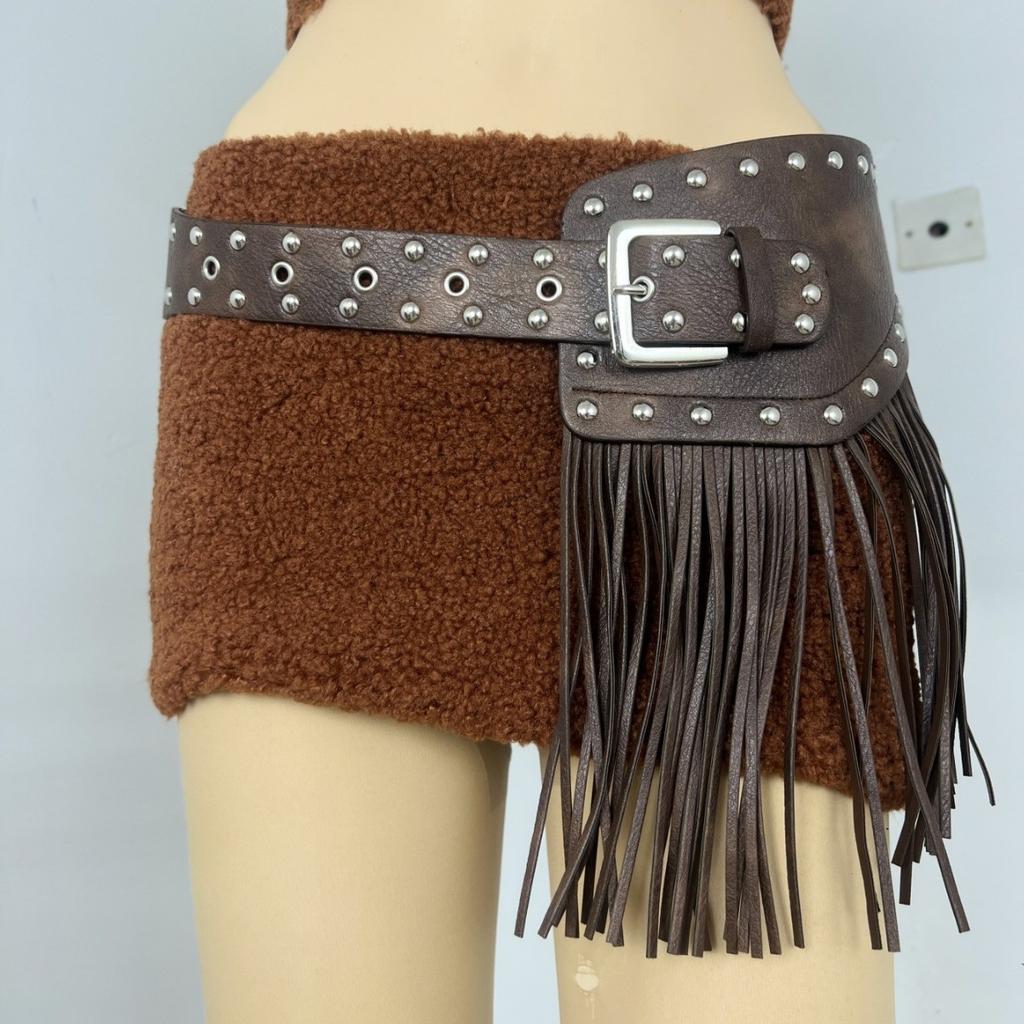 Vertical Tassel Riveted Belt and Wide Waist Seal Are Unique, Fashionable and Versatile, Featuring European and American Autumn and Winter Fashion