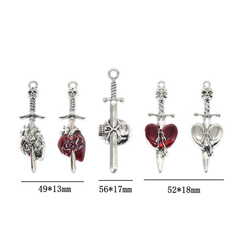 Подвеска в виде готического черепа и меча на Хэллоуин - ювелирный аксессуар своими руками