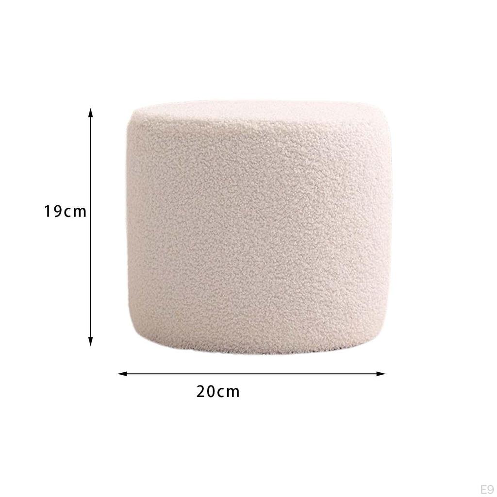 Компактная подставка для ног для переобувания и отдыха.