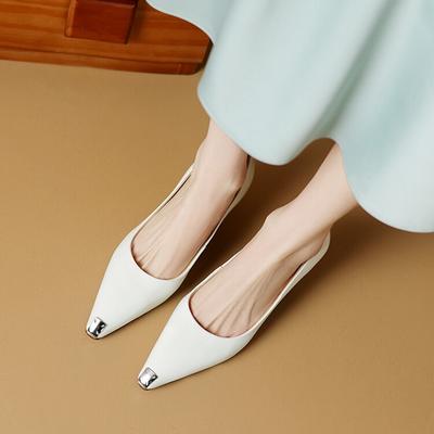 Модные женские туфли-лодочки на весну/осень с острым носком и каблуком-рюмочкой, туфли из лакированной кожи для женщин, элегантные туфли на высоком каблуке с металлической отделкой