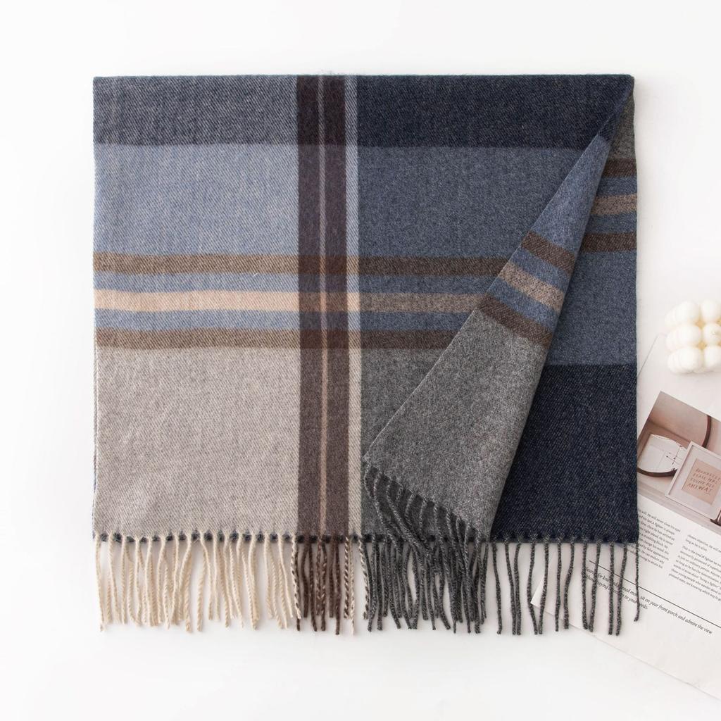 Scarf with A High-end Feel, Versatile, Thick, Autumn and Winter Check Pattern, Warm and Cozy, Soft To The Touch.