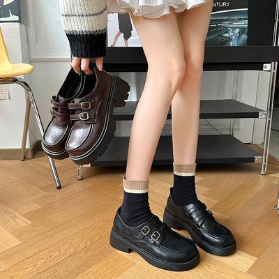 Маленькие кожаные туфли на платформе в британском стиле женские 2025 осень новые черные лоферы в стиле кэжуал, универсальные, в стиле колледжа