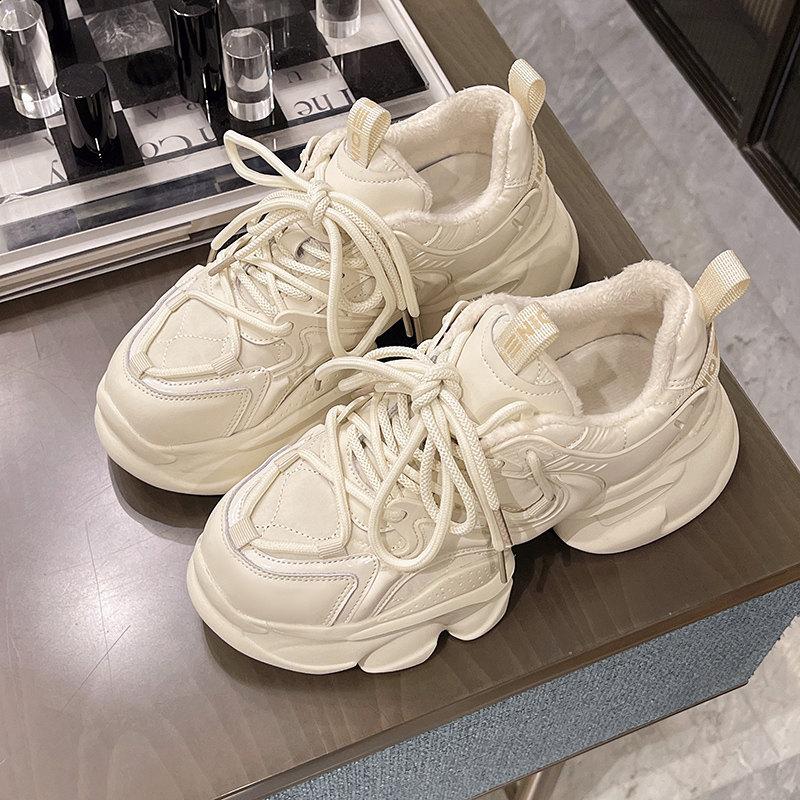 Уличный стиль, толстая подошва, увеличивающая противоскользящие удобные спортивные туфли 2024 года, модные простые универсальные однотонные кроссовки на осень