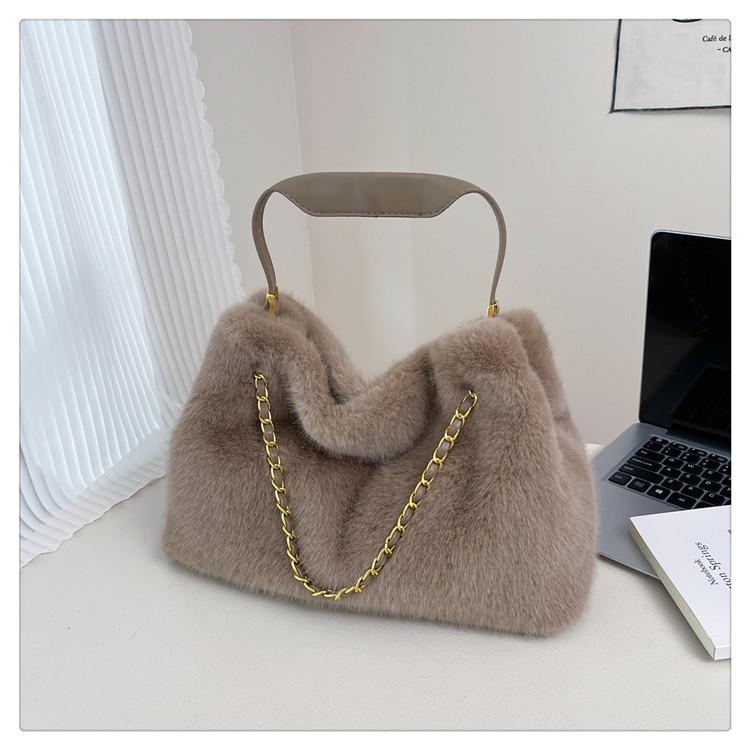 Versatile High-end Plush Fashion Commuter Foreign Style Chain Single Shoulder Crossbody Women's Bag 2025 Autumn Portable Underarm Bag