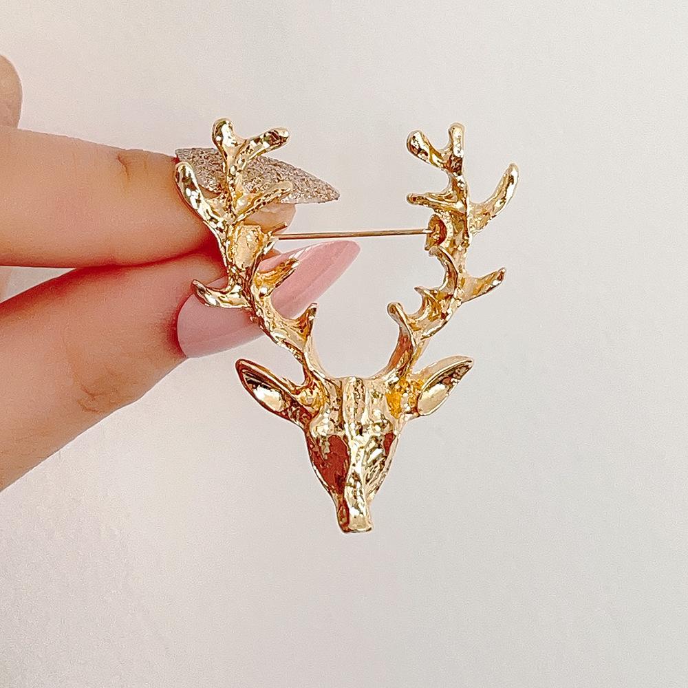 Винтажная брошь-булавка в виде головы лося/оленя - элегантный унисекс аксессуар для костюмов, идеально подходит в качестве рождественского подарка.