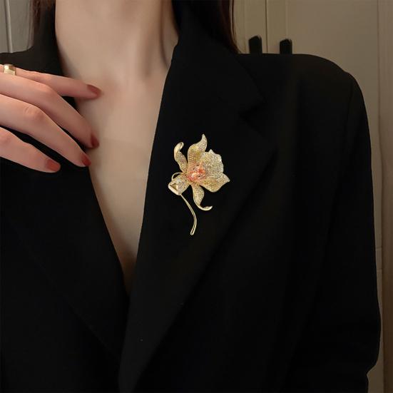 Stunning Flower Brooch Elegant Rhinestone Lapel Pins Mom And Wife Non-Allergenic Brooch For