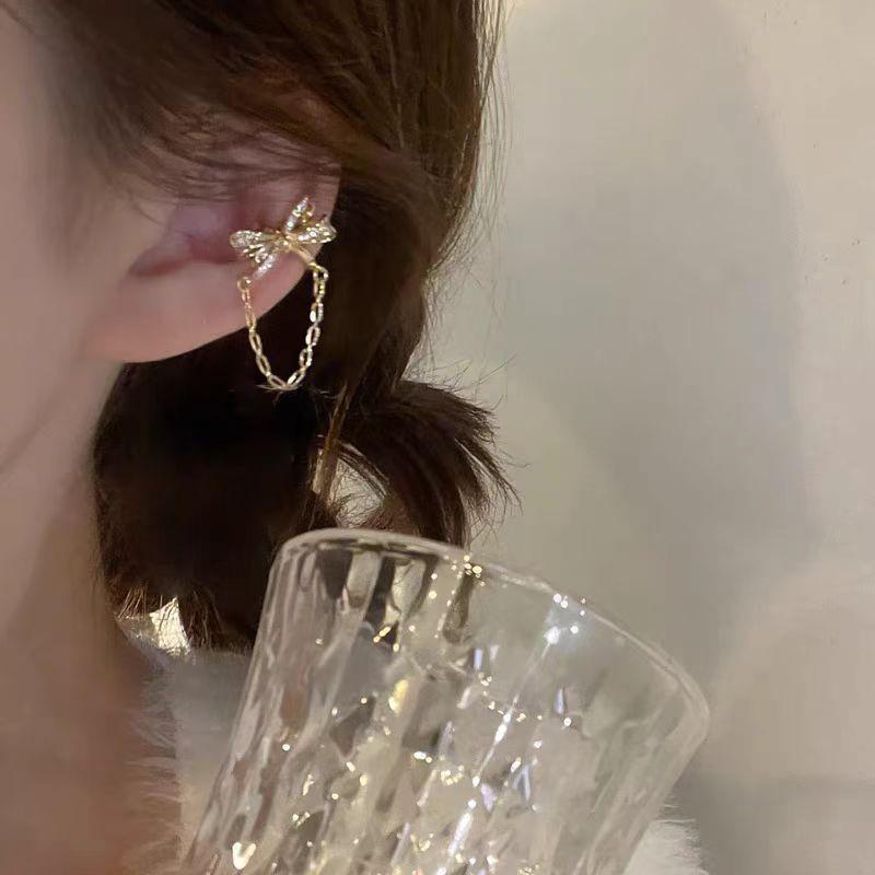 "Autumn Winter Snowflake Zircon Ear Clip: Elegant and Luxurious Ear Clip for a Festive, No-Piercing Required Look"