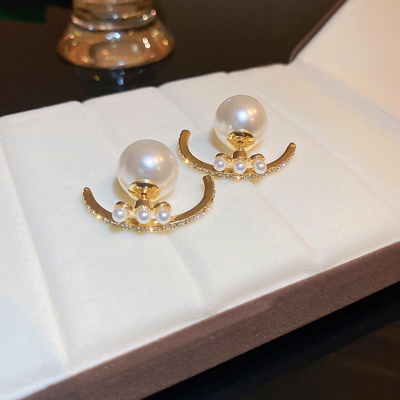 Silver needle light luxury Spice Girl pearl stud earrings temperament retro super flash earrings women's fashion high sense personalized earrings