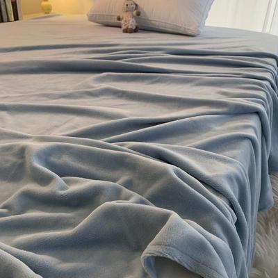 Зимняя плюшевая устойчивая к пятнам фиолетовая пушистая простыня на резинке для двуспальной кровати в общежитии