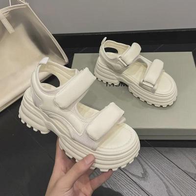 Летние модные женские сандалии в римском стиле на толстой подошве 2024 года — удобная и стильная универсальная обувь.