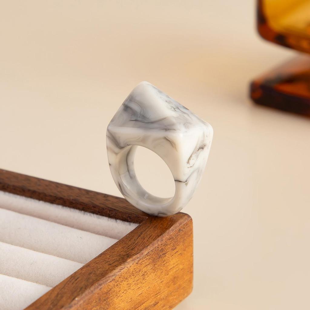 Модное градиентное кольцо из смолы с квадратной и треугольной огранкой, дизайнерское кольцо-лента в форме женской сумочки, повседневные минималистичные украшения в стиле INS