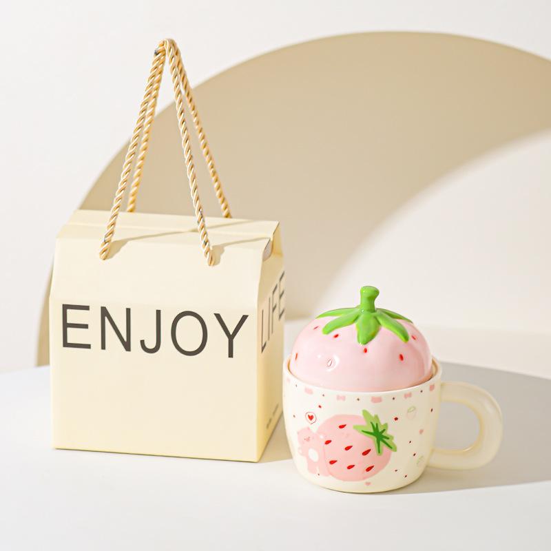 Керамическая чашка с крышкой «Клубничный медведь» для девочек, подарочная чашка для дома, кружка, высококачественная, для пары, для молока, для завтрака