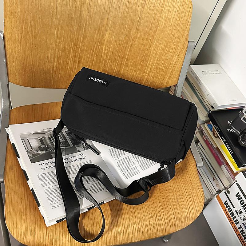 Outdoor leisure sports bag women's new lightweight shoulder messenger bag versatile casual pillow bag