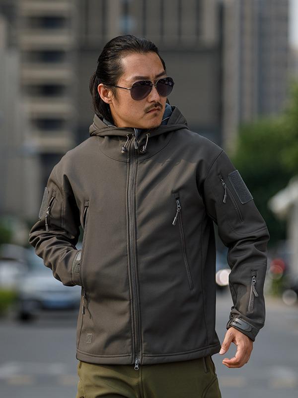 Sharkskin Tactical Hooded Camouflage Jacket - Fleece-Lined, Thick Soft Shell for Mountaineering.