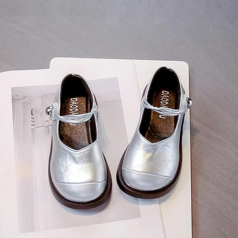 2024 Детские кожаные туфли для девочек, осенние, новые, модные, корейский стиль, мягкая подошва, нескользящие, повседневные, универсальные, принцесса, обувь