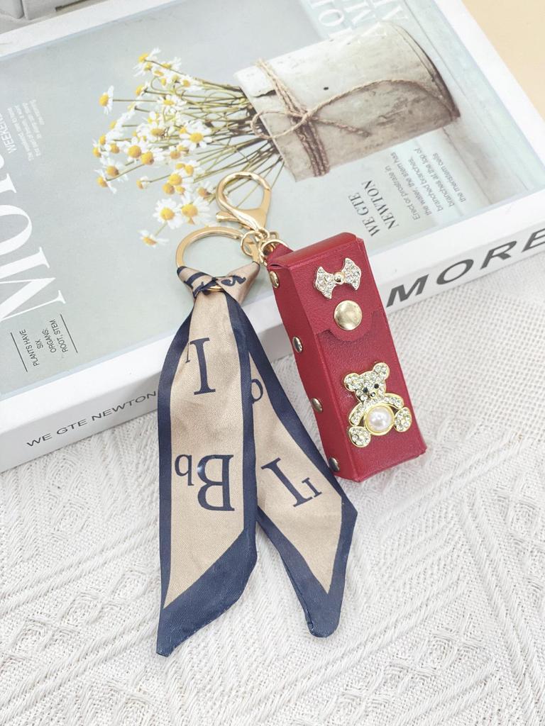 Очаровательный мини-брелок-подвеска в виде помады - Компактный держатель для ключей и сумок