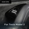 Для Tesla Model 3 Y Кнопка двери автомобиля Светящаяся наклейка-напоминание Наклейка для выхода из открытой двери Кнопка переключателя подъема окна подлокотника 2017-2020