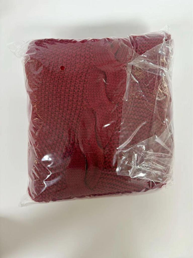 Красная вязаная юбка для рождественской елки с украшениями