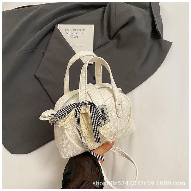 Korean Version Messenger Bag Portable 2025 New Bag Small Bag Summer This Year Pillow Ins Popular Fashion Bowling Bag