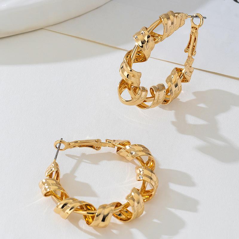 Модные серьги для женщин Дамы