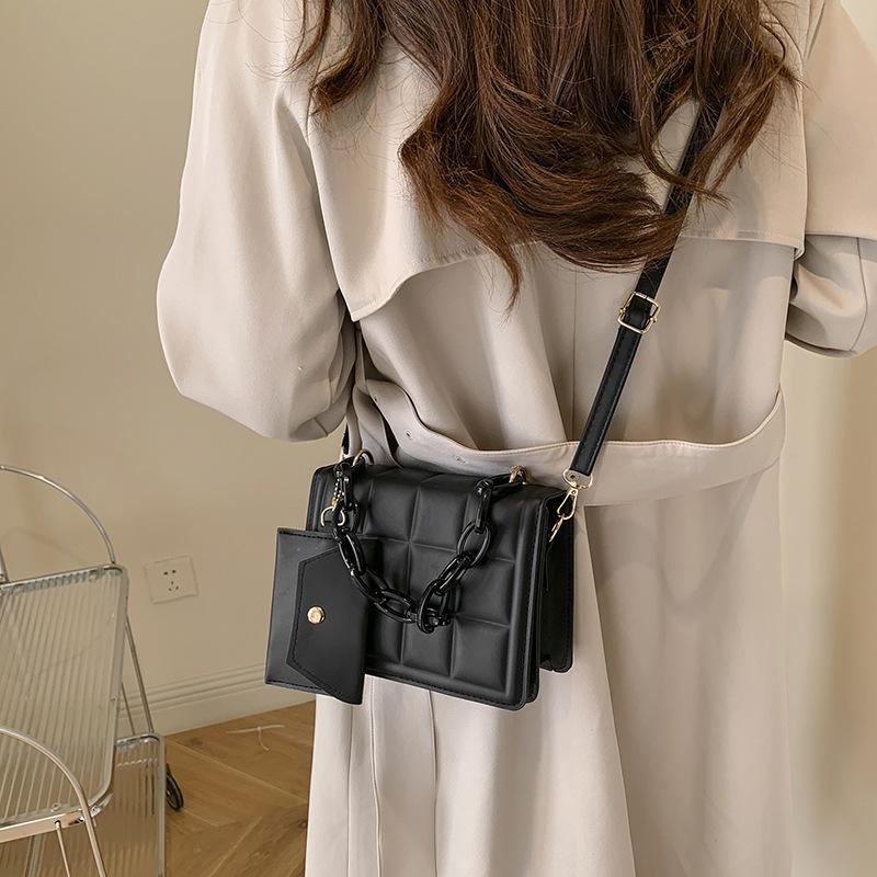 2024 новая женская сумка, однотонная маленькая квадратная сумка в иностранном стиле, новая простая сумка на цепочке, модная сумка через плечо