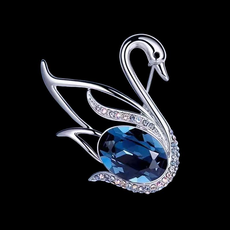 Swan Crystal Brooch: Elegant Women's Luxury Diamond Temperament Pin