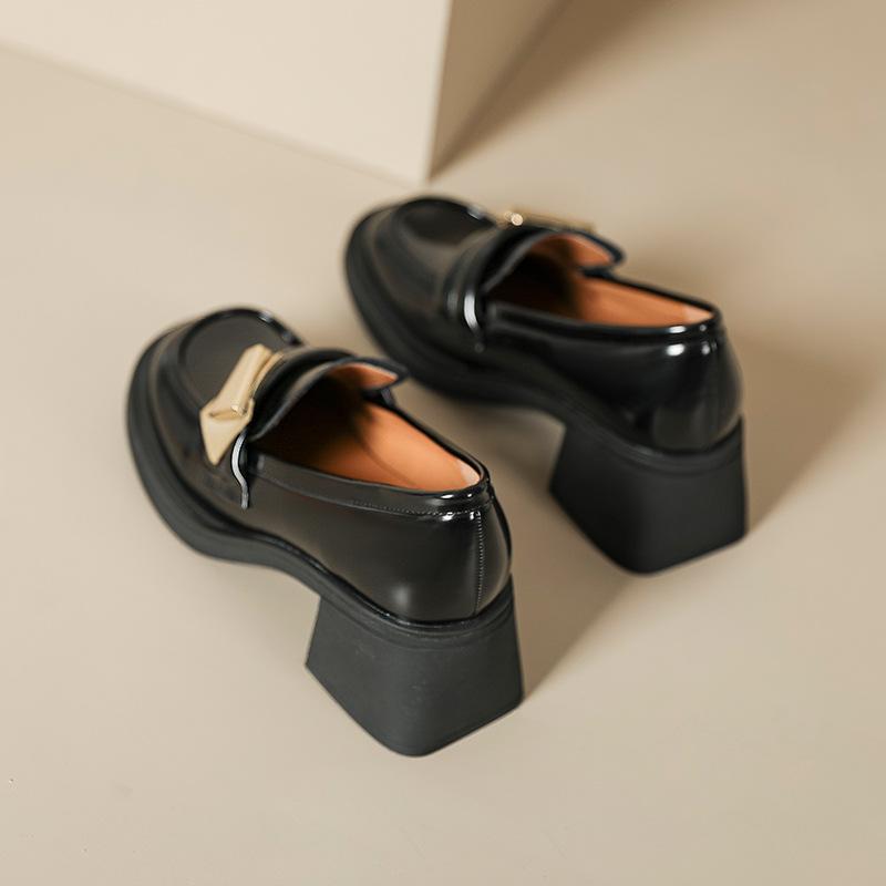 Туфли лоферы женские 2025 весна новая кожа британский стиль толстый каблук маленькие кожаные туфли