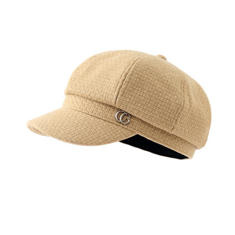 Корейская версия новой осенне-зимней шляпы для женщин, модная универсальная бейсболка в британском стиле с металлическим логотипом, ретро-литературная восьмиугольная шляпа, тренд