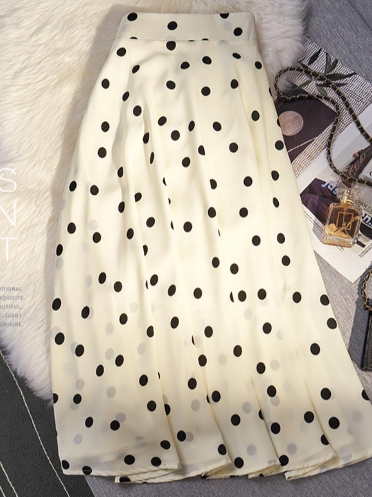 Эластичная юбка в горошек с высокой талией для миниатюрных женщин - Облегающий крой, средней длины, визуально вытягивает силуэт и стройнит, для весны и осени.