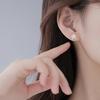 Серьги-пусеты из стерлингового серебра S925 с бриллиантовой снежинкой для женщин - Элегантные, простые и удобные для ношения в течение всего дня.