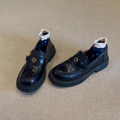 Версия из коровьей кожи~ Ретро лоферы на толстом каблуке с камелией женские кожаные с круглым носком на платформе в британском стиле маленькие кожаные туфли