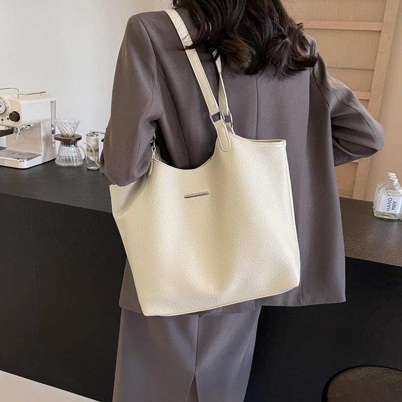 Retro Handbag Bag Texture Large Capacity Women's Bag New Simple Commuter Bag Fashion Shoulder Armpit Bag