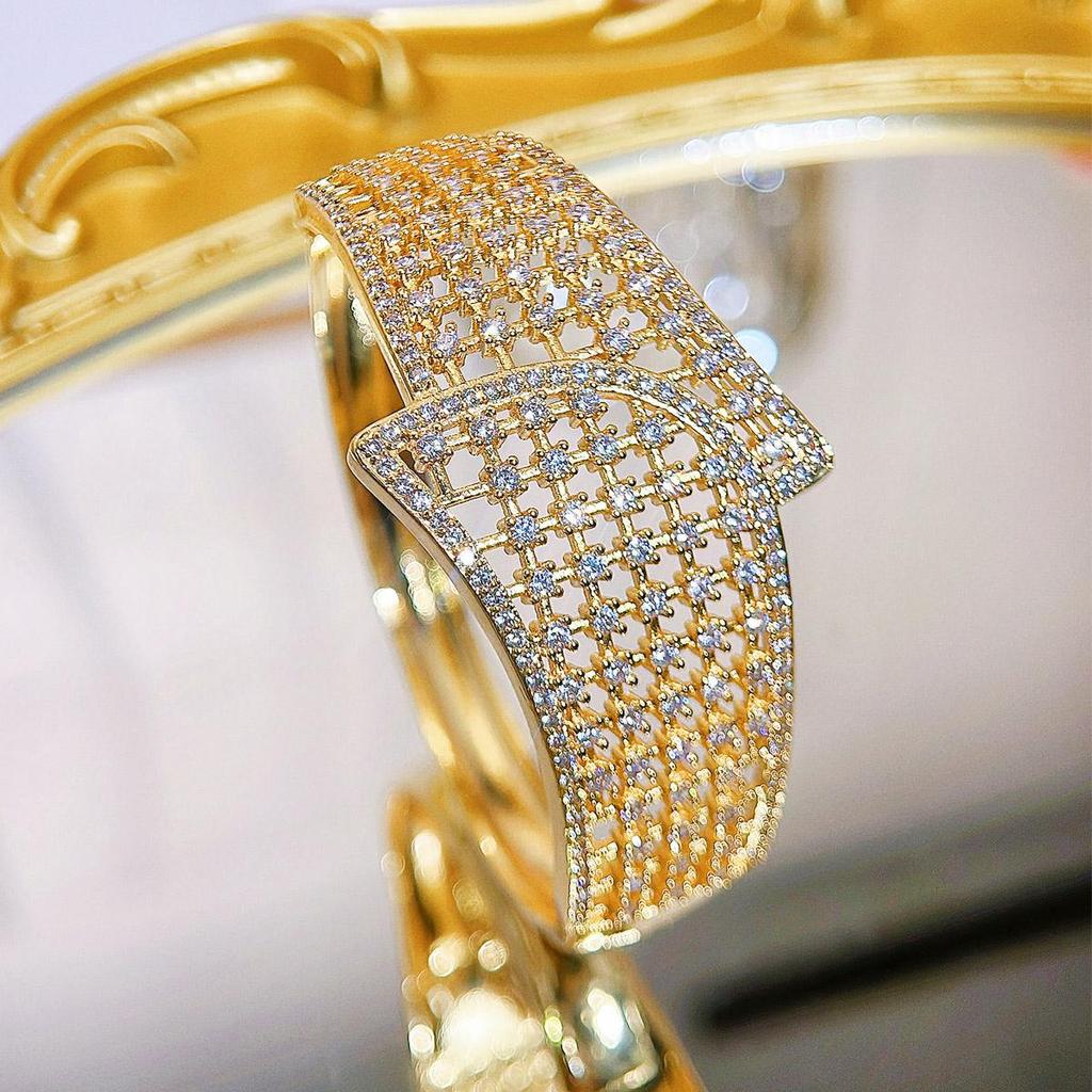 CMM Dubai Golden Retro Emerald Color Zirconia Hollow Large Wide Bangle Bracelet Womens Party Aristractic Hand Jewelry Accessories