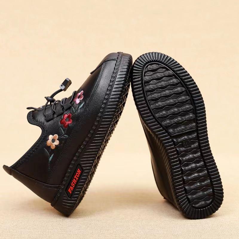 Leather Fur Moccasins Women Sport Sneaker for Elderly Female Soft Warm Comfortable Loafers Zapatos Mujer Chaussures 2024