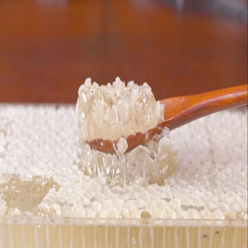 Nature Companion 100% натуральный отечественный пчелиный воск в сотах для посыпки, 200 г, 1 шт.