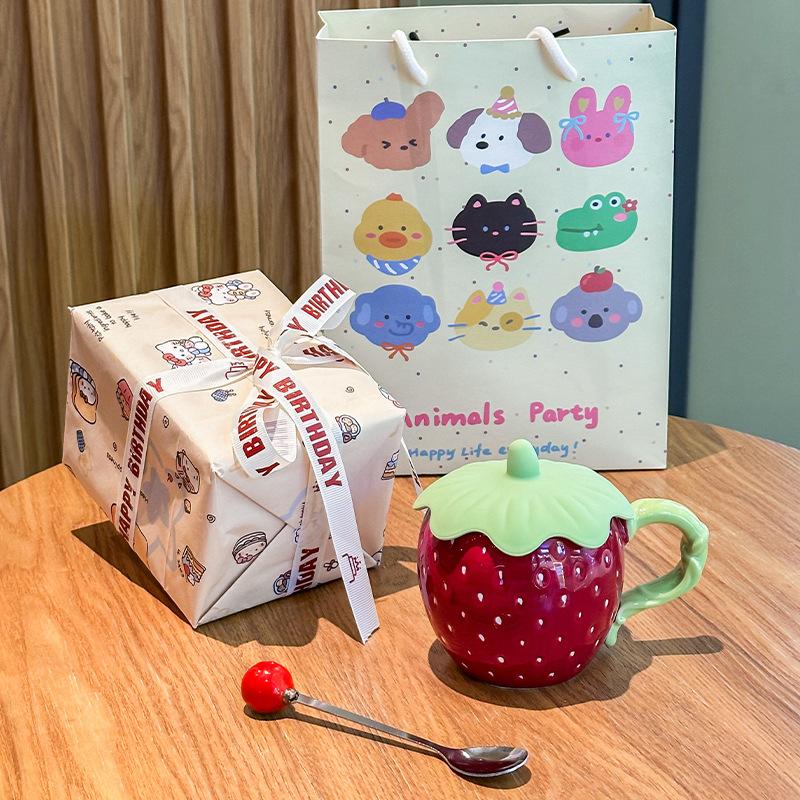 Girl's Heart Cute Strawberry Ceramic Cup Couple Mug with Lid for Girlfriend Birthday Gift Souvenir Gift Box