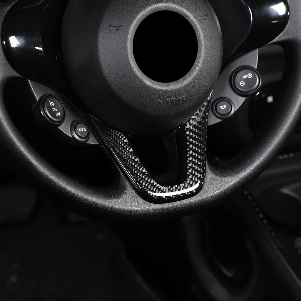 Автомобильный стиль из углеродного волокна, декоративная накладка на руль, наклейка, подходит для Mercedes Benz Smart 453 Fortwo