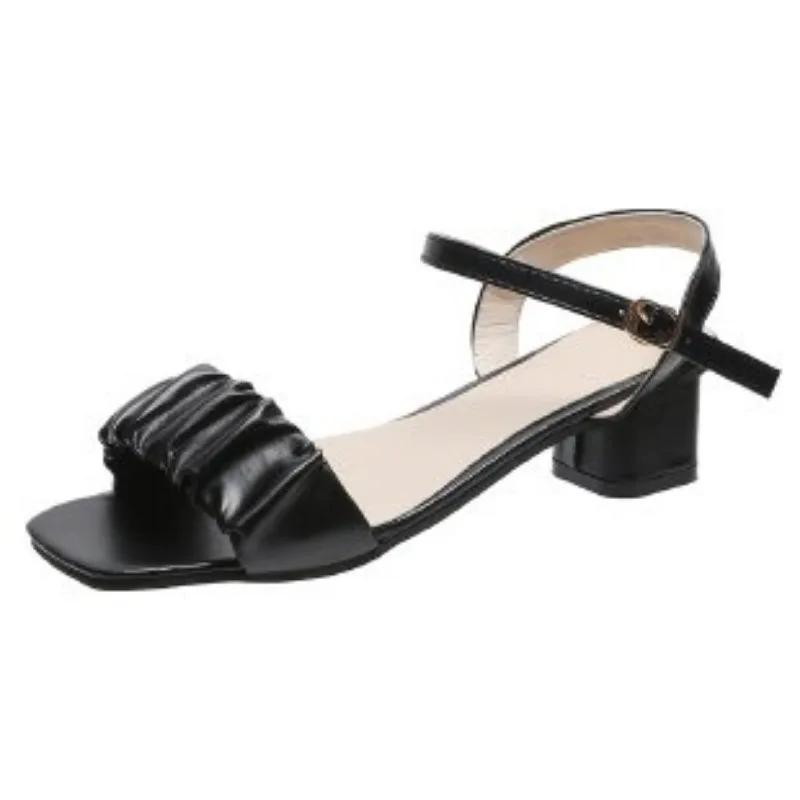 Модные женские босоножки на квадратном каблуке 2024 года, летние новые корейские босоножки с плиссировкой и пряжкой на щиколотке, повседневные босоножки на высоком каблуке в простом римском стиле