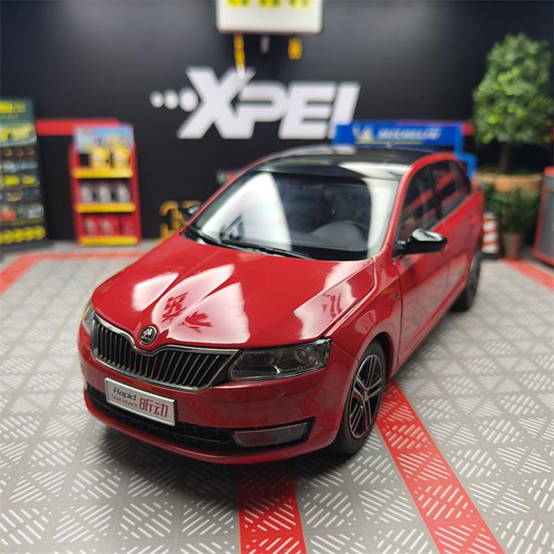 1:18 SKODA Rapid Spaceback Литой Универсал Модель Автомобиля Литьевой Металл Транспортные Средства Модель Автомобиля Симуляция Коллекция Детская Игрушка Подарок