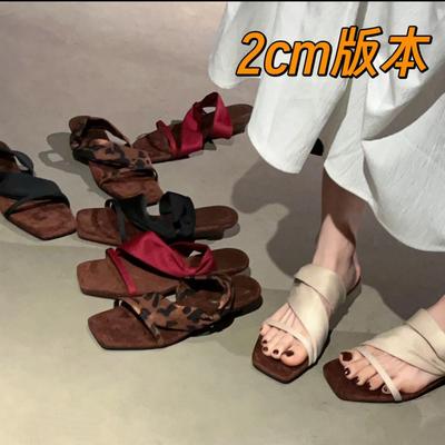 Новые модные и универсальные темпераментные ретро маленькие на низком каблуке с квадратным носком средневековые сандалии на танкетке