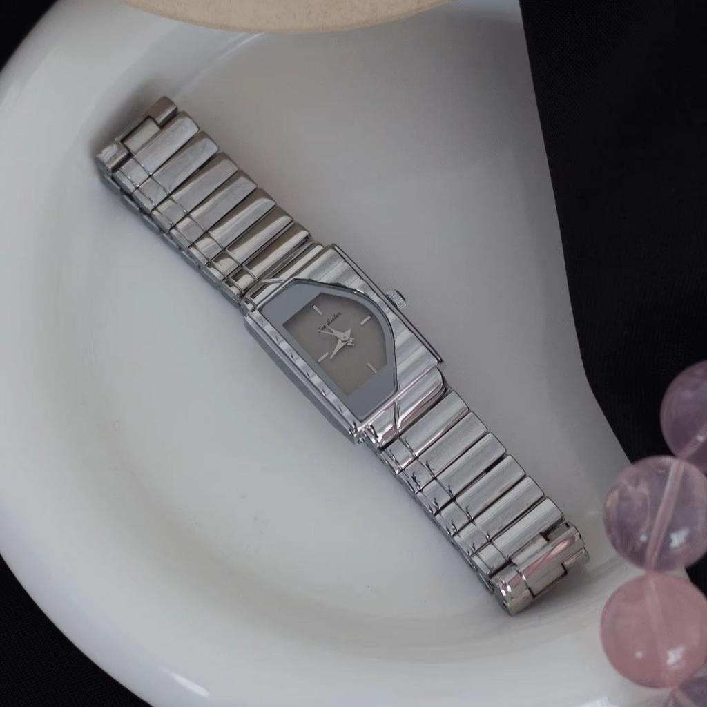 Vintage Women's Watches Quartz Wristwatch Luxury Minimalist Irregular Square Ladies Dress Watch Elegant Retro Female Clock Gift