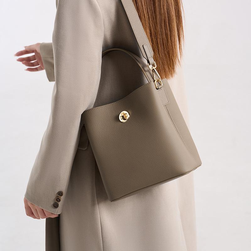 2025 New Women's Bag Crossbody Women's Bag Bucket Bag Fashion Sense Premium Shoulder Versatile Handbag Commuter Bag