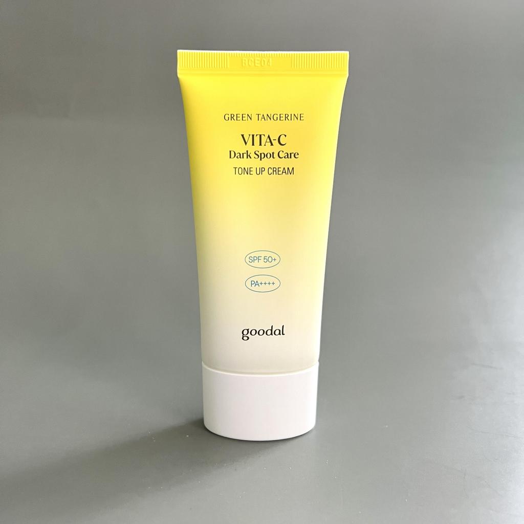 Goodal Набор Green Tangerine Vita C Dark Spot: Сыворотка 40 мл+крем 50 мл+тонизирующий солнцезащитный крем 50 мл+подушечка
