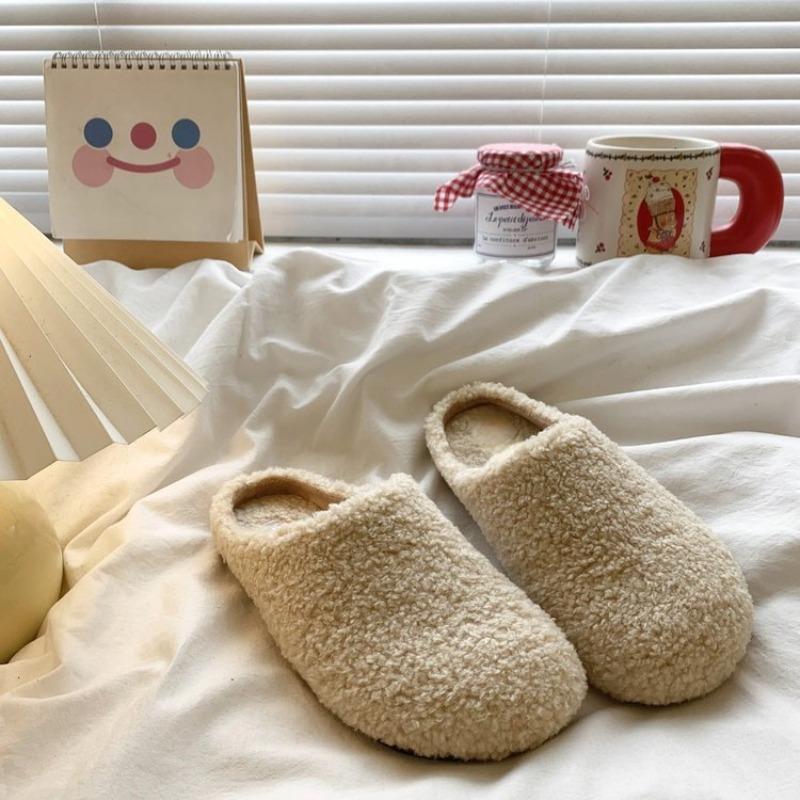 Белые пушистые туфли женские туфли на плоской подошве с закрытым носком полутапочки осенне-зимняя носка теплые плюшевые хлопковые тапочки пушистые шлепанцы женские модели