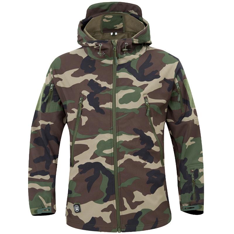 Тактическая зарядная куртка Sharkskin Softshell Charge для активного отдыха на открытом воздухе