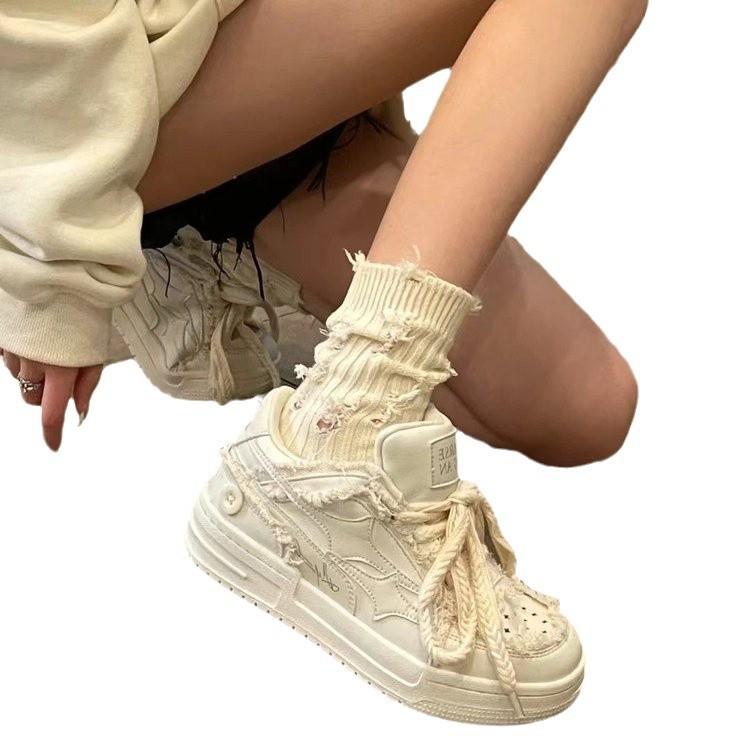 Белые туфли ins tide bread женские весна 2025 с юбками дышащие нишевые повседневные маленькие белые туфли Guochao на толстой подошве