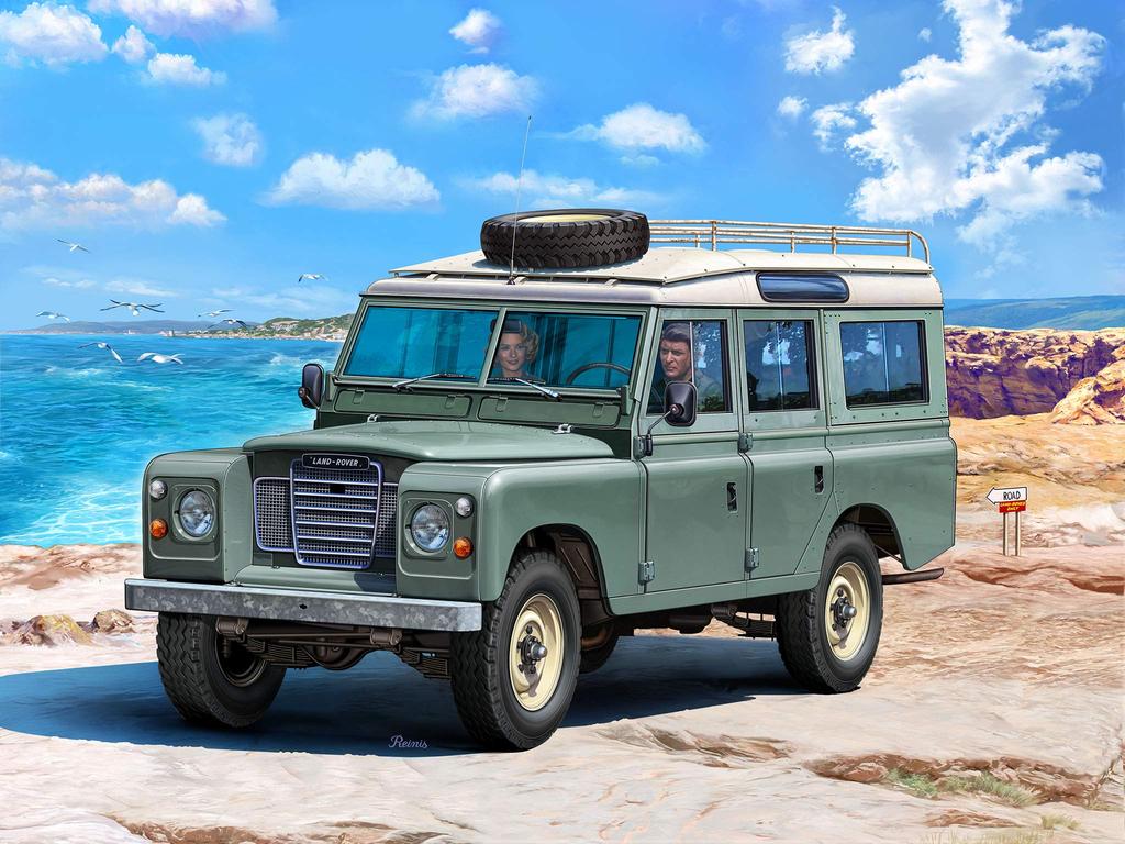 Немецкая модель Revell Land Rover Series III из пластика 07047 1/24