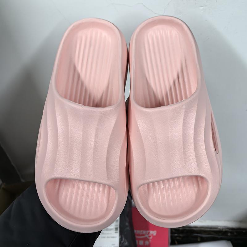 Легкие домашние тапочки из ЭВА с мягкой подошвой для женщин, модные бесшумные нескользящие тапочки для ванной, женские летние пляжные шлепанцы 2025 года для женщин